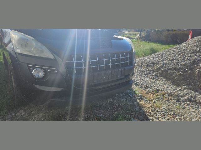 bontott PEUGEOT 3008 Első Lökhárító (Részeivel)