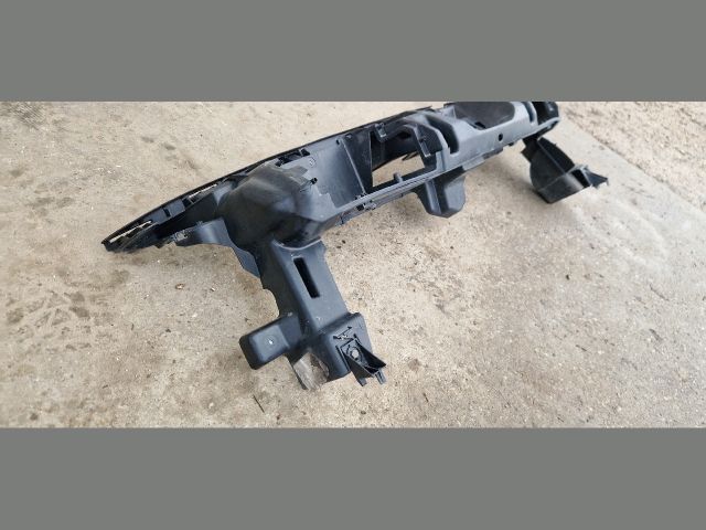 bontott PEUGEOT 3008 Első Lökhárító Tartó Felső