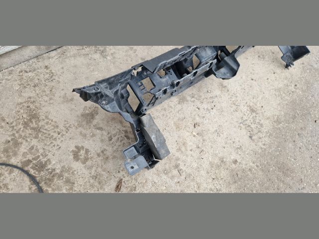 bontott PEUGEOT 3008 Első Lökhárító Tartó Felső