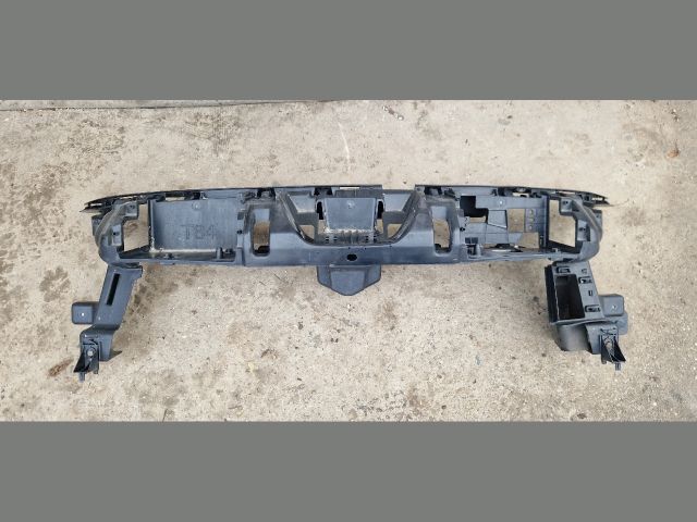 bontott PEUGEOT 3008 Első Lökhárító Tartó Felső