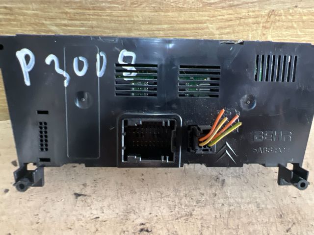 bontott PEUGEOT 3008 Fűtéskapcsoló (digit klímás)