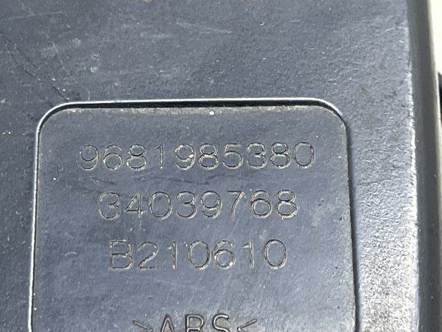 bontott PEUGEOT 3008 Hátsó középső Biztonsági Öv Csat