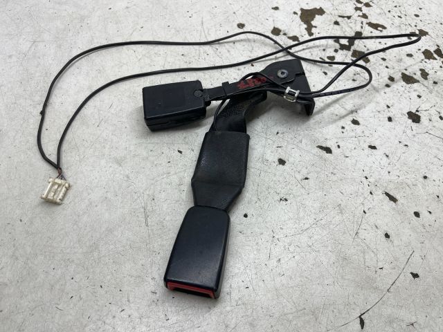 bontott PEUGEOT 3008 Hátsó középső Biztonsági Öv Csat