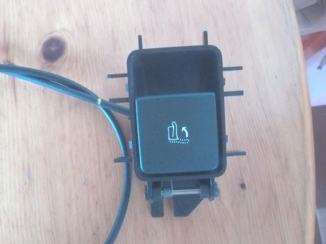 bontott PEUGEOT 3008 Hátsó Ülésnyitó Bowden