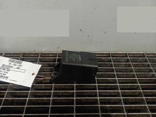 bontott PEUGEOT 3008 Izzító Relé