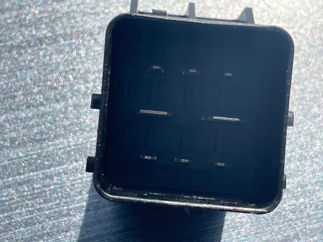 bontott PEUGEOT 3008 Izzító Relé