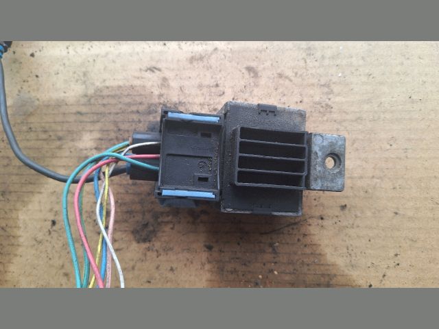 bontott PEUGEOT 3008 Izzító Relé