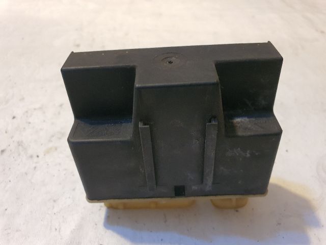 bontott PEUGEOT 3008 Izzító Relé