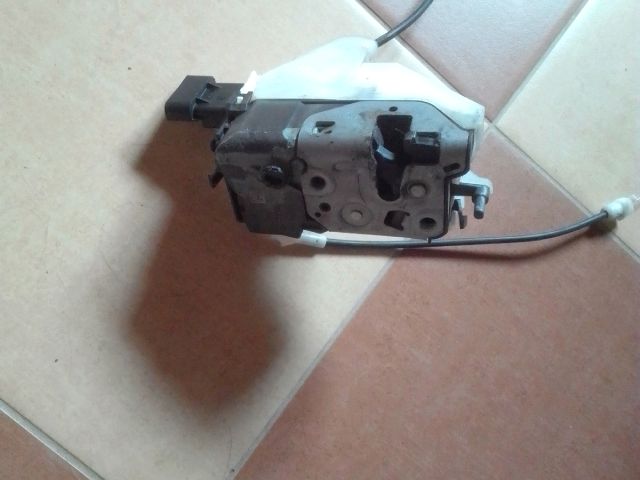 bontott PEUGEOT 3008 Jobb első Ajtózár