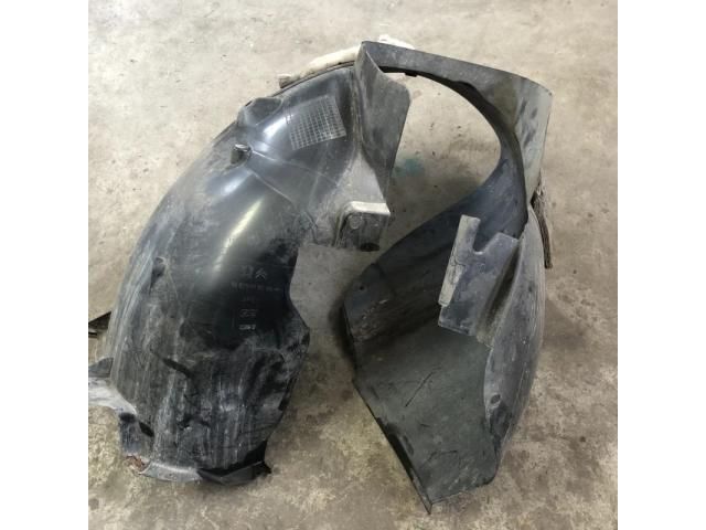 bontott PEUGEOT 3008 Jobb első Dobbetét (Kerékjárati, Műanyag)