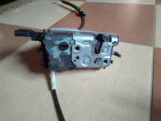 bontott PEUGEOT 3008 Jobb hátsó Ajtózár