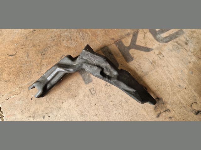 bontott PEUGEOT 3008 Jobb Szélvédő Alatti Vízelvezető Műanyag