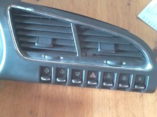 bontott PEUGEOT 3008 Középső Szellőző