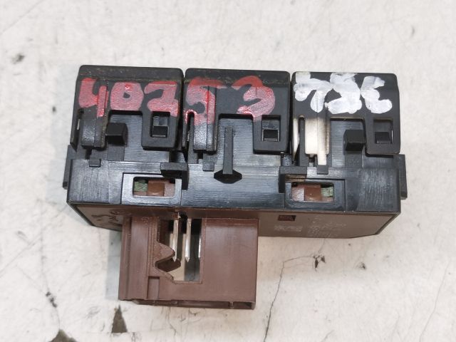 bontott PEUGEOT 3008 Menetstabilizátor Kapcsoló