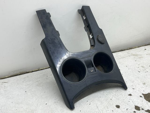 bontott PEUGEOT 3008 Pohártartó