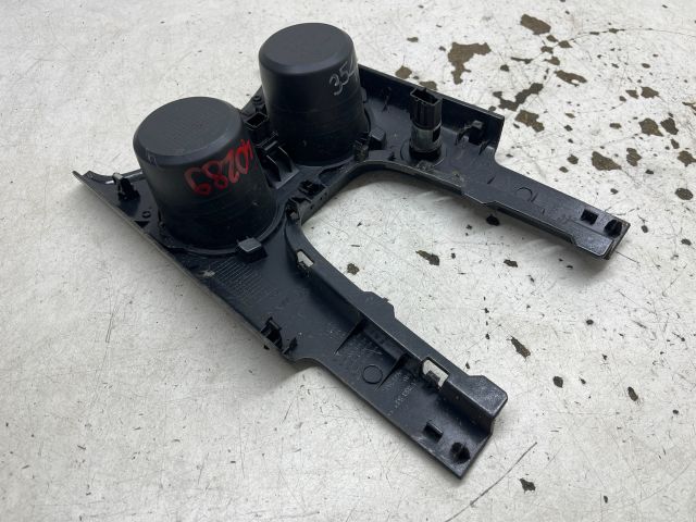 bontott PEUGEOT 3008 Pohártartó