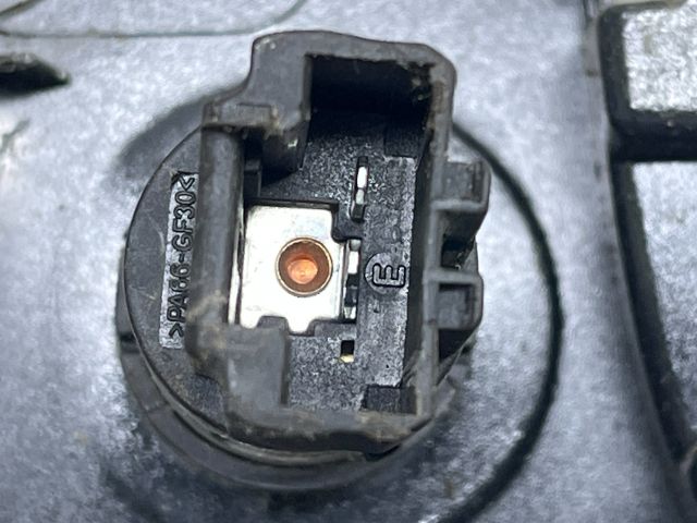 bontott PEUGEOT 3008 Pohártartó