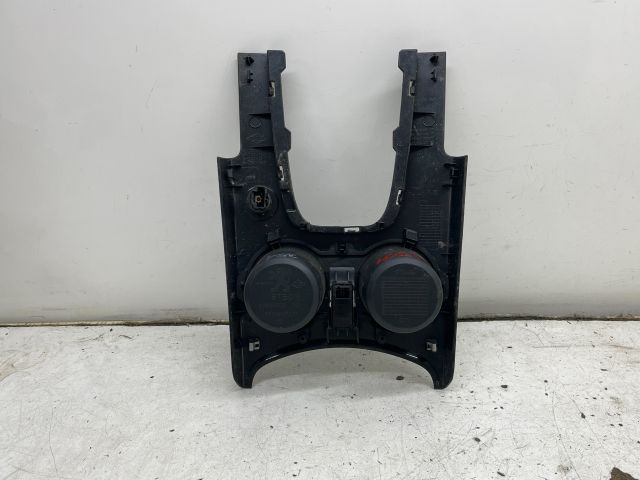 bontott PEUGEOT 3008 Pohártartó