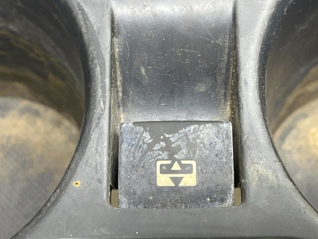 bontott PEUGEOT 3008 Pohártartó