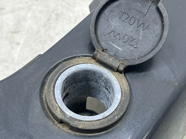 bontott PEUGEOT 3008 Pohártartó