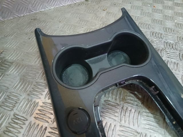 bontott PEUGEOT 3008 Pohártartó