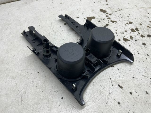 bontott PEUGEOT 3008 Pohártartó