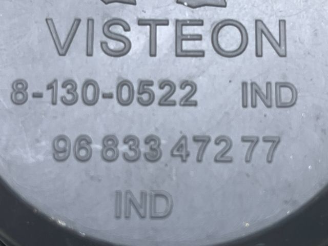 bontott PEUGEOT 3008 Pohártartó