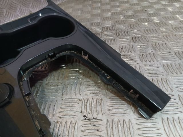 bontott PEUGEOT 3008 Pohártartó