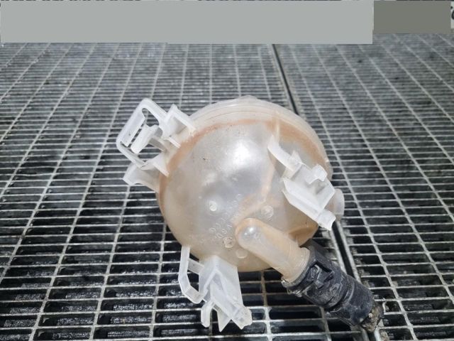 bontott PEUGEOT 3008 SUV Kiegyenlítő Tartály