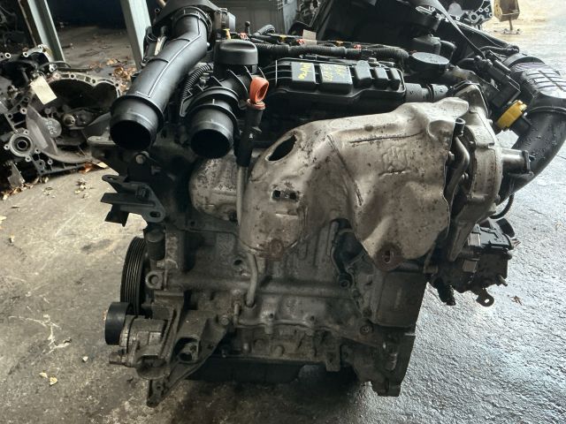 bontott PEUGEOT 3008 SUV Motor (Fűzött blokk hengerfejjel)
