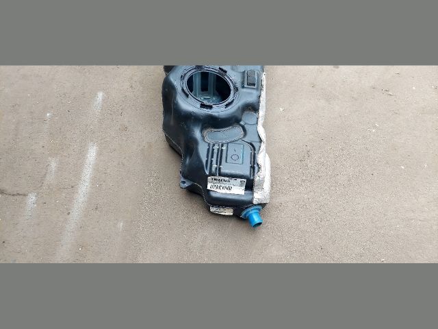 bontott PEUGEOT 3008 SUV Tank