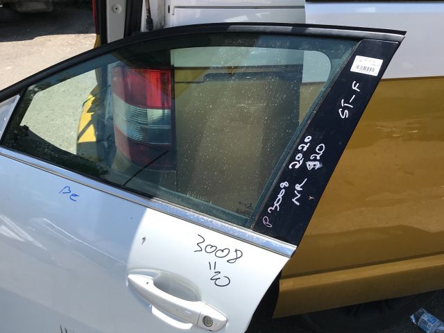 bontott PEUGEOT 3008 SUV Bal első Ajtó (Részeivel)