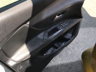 bontott PEUGEOT 3008 SUV Bal első Ajtó (Részeivel)