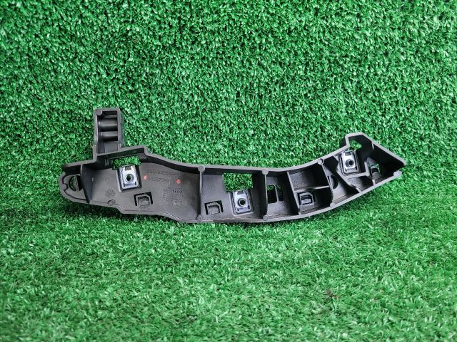 bontott PEUGEOT 3008 SUV Bal első Lökhárító Tartó (Műanyag)