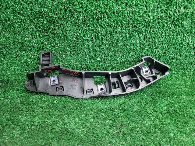 bontott PEUGEOT 3008 SUV Bal első Lökhárító Tartó (Műanyag)