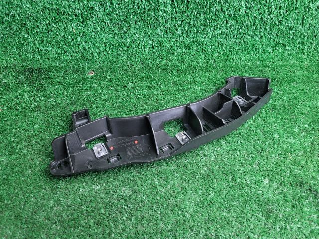 bontott PEUGEOT 3008 SUV Bal első Lökhárító Tartó (Műanyag)