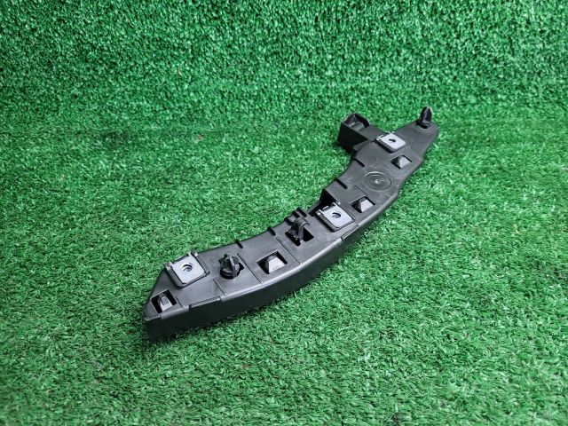 bontott PEUGEOT 3008 SUV Bal első Lökhárító Tartó (Műanyag)