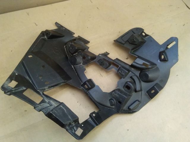 bontott PEUGEOT 3008 SUV Bal első Lökhárító Tartó (Műanyag)