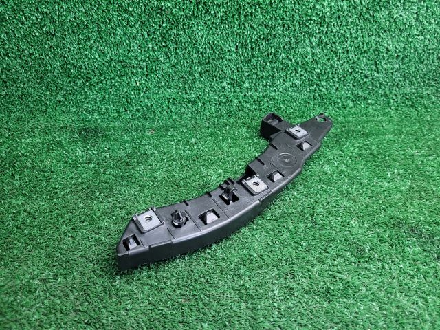 bontott PEUGEOT 3008 SUV Bal első Lökhárító Tartó (Műanyag)