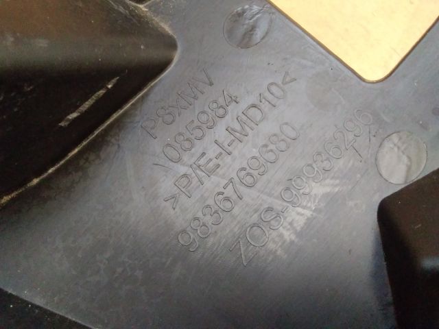 bontott PEUGEOT 3008 SUV Bal első Lökhárító Tartó (Műanyag)