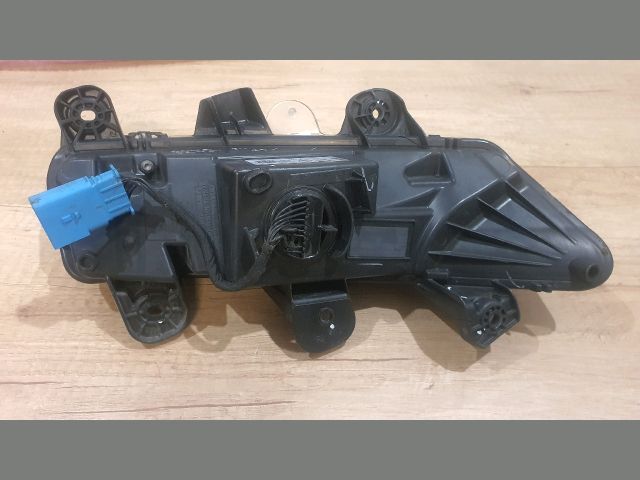 bontott PEUGEOT 3008 SUV Bal Nappali Menetfény