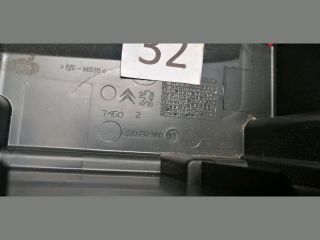 bontott PEUGEOT 3008 SUV Biztosítéktábla Doboz