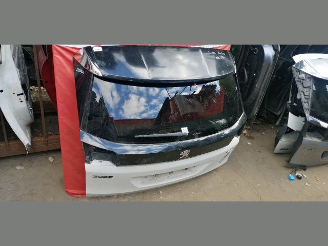 bontott PEUGEOT 3008 SUV Csomagtérajtó (Részeivel)