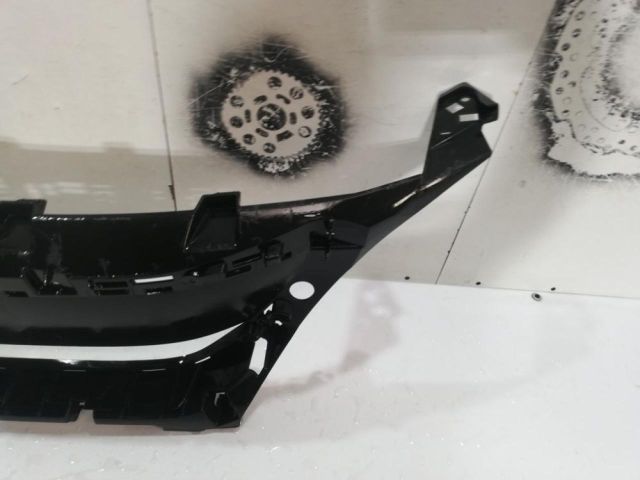 bontott PEUGEOT 3008 SUV Első Lökhárító Alsó Középső Díszrács