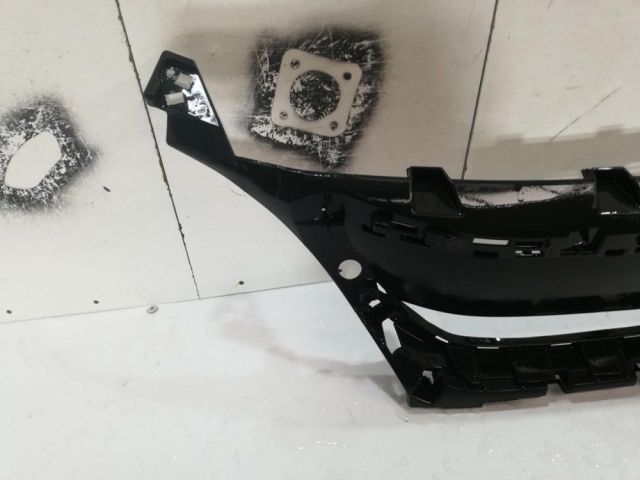 bontott PEUGEOT 3008 SUV Első Lökhárító Alsó Középső Díszrács