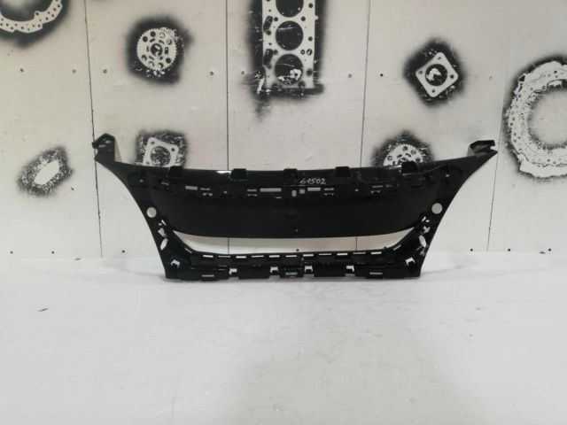 bontott PEUGEOT 3008 SUV Első Lökhárító Alsó Középső Díszrács