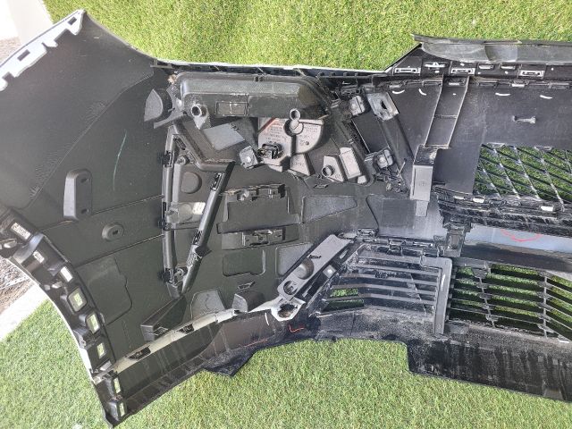 bontott PEUGEOT 3008 SUV Első Lökhárító (Részeivel)