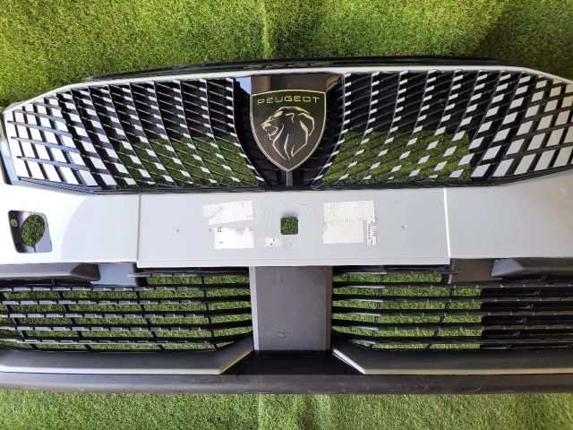 bontott PEUGEOT 3008 SUV Első Lökhárító (Részeivel)