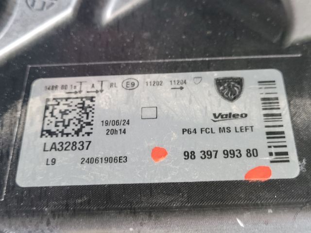 bontott PEUGEOT 3008 SUV Első Lökhárító (Részeivel)