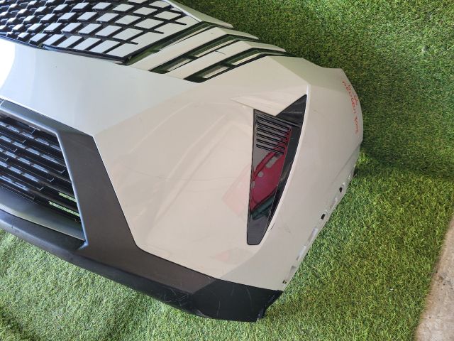 bontott PEUGEOT 3008 SUV Első Lökhárító (Részeivel)